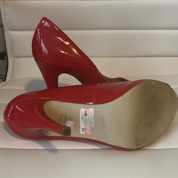 Red patent leather pump - Picture 3 of 3